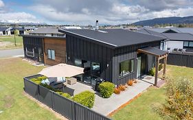 Pounamu Paradise - Te Anau Holiday Home